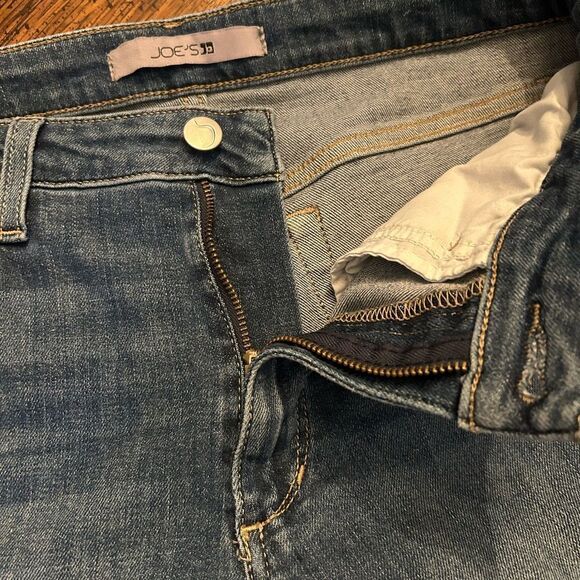 Joe's Jeans HR Bootcut with Grind Hem.  28 - Picture 4 of 6